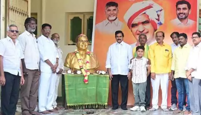 ఆయనకు ఆయనే సాటి.. ఆయనే పోటీ : దేవినేని ఉమా ఆయనకు ఆయనే సాటి.. ఆయనే పోటీ : దేవినేని ఉమా