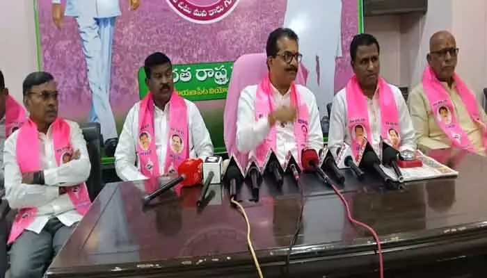 జిల్లాను రద్దు చేస్తే అగ్గి రాజేస్తాం : మాజీ ఎమ్మెల్యే ఎస్ రాజేందర్ రెడ్డి జిల్లాను రద్దు చేస్తే అగ్గి రాజేస్తాం : మాజీ ఎమ్మెల్యే ఎస్ రాజేందర్ రెడ్డి