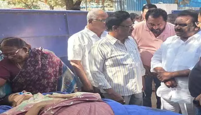 రోడ్డు ప్రమాదంపై సీఎం స్పందించాలి : జాగృతి వ్యవస్థాపక అధ్యక్షురాలు కవిత రోడ్డు ప్రమాదంపై సీఎం స్పందించాలి : జాగృతి వ్యవస్థాపక అధ్యక్షురాలు కవిత