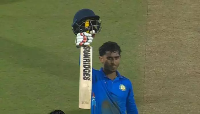 Vijay Hazare Trophy : చరిత్ర సృష్టించిన విదర్భ.. విజయ్ హజారే ట్రోఫీ కైవసం Vijay Hazare Trophy : చరిత్ర సృష్టించిన విదర్భ.. విజయ్ హజారే ట్రోఫీ కైవసం