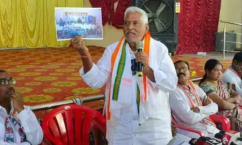 కాంగ్రెస్ బీఫామ్స్ ఇవ్వడానికి ఎమ్మెల్యే ఎవరు?.. ఎమ్మెల్యే సంజయ్ కుమార్‌పై జీవన్‌రెడ్డి ఘాటు విమర్శలు