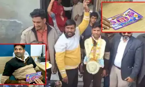 డ్రైవర్ జీవితాన్నే మార్చేసిన లాటరీ.. సంబరాలు చేసుకున్న గ్రామస్థులు