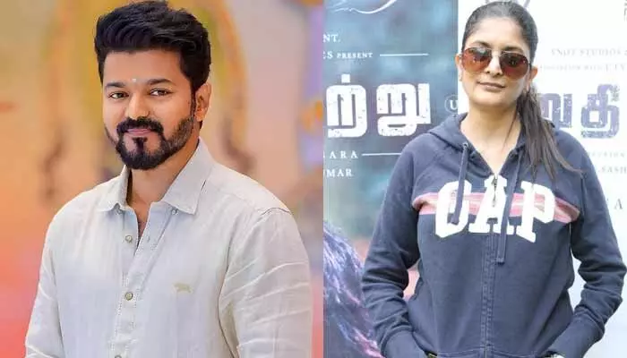 బిగ్ ట్విస్ట్ ఇచ్చిన సుధా కొంగర.. ‘జననాయగన్’పై విజయ్ గురించి షాకింగ్ కామెంట్స్ బిగ్ ట్విస్ట్ ఇచ్చిన సుధా కొంగర.. ‘జననాయగన్’పై విజయ్ గురించి షాకింగ్ కామెంట్స్