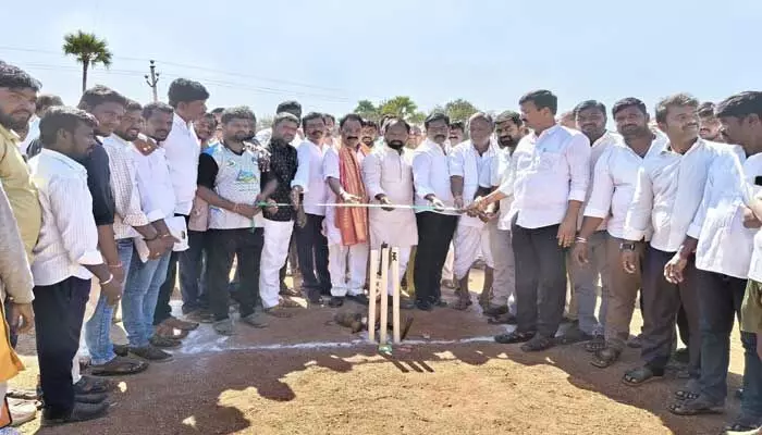 యువత చదువుతో పాటు క్రీడల పై దృష్టి పెట్టాలి యువత చదువుతో పాటు క్రీడల పై దృష్టి పెట్టాలి