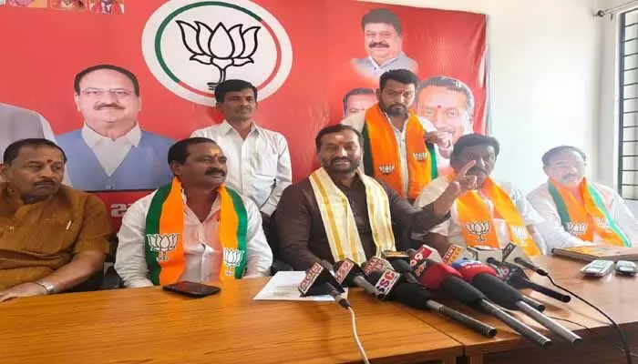 సీఎం రేవంత్ రెడ్డి వ్యాఖ్యలపై ఎంపీ రఘునందన్ రావు ఆసక్తికర వ్యాఖ్యలు సీఎం రేవంత్ రెడ్డి వ్యాఖ్యలపై ఎంపీ రఘునందన్ రావు ఆసక్తికర వ్యాఖ్యలు