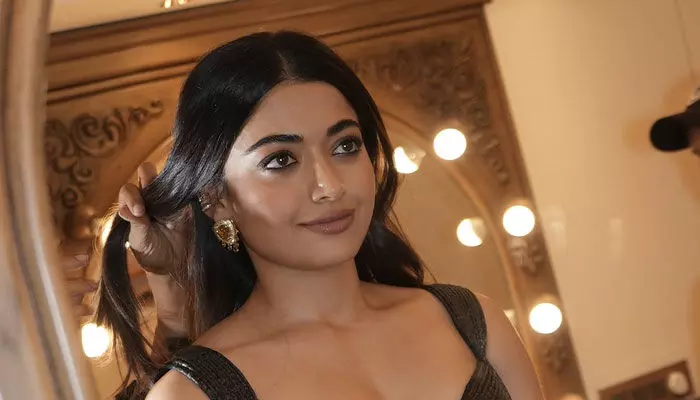 చెప్పిందొకటి.. చేసిందొకటి.. డైరెక్టర్పై సంచలన వ్యాఖ్యలు చేసిన రష్మిక చెప్పిందొకటి.. చేసిందొకటి.. డైరెక్టర్పై సంచలన వ్యాఖ్యలు చేసిన రష్మిక
