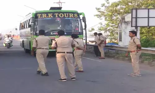 ప్రైవేట్ ట్రావెల్స్ పై ఆర్టీఏ అధికారుల చర్యలు