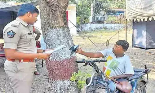 నా కూతురు బతికుందో.. చనిపోయిందో చెప్పండయ్యా