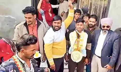 లాటరీలో కలిసొచ్చిన లక్.. కోటీశ్వరుడైన డ్రైవర్