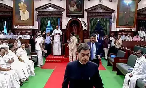 జాతీయగీతం ఆలపించలేదని.. గవర్నర్ వాకౌట్