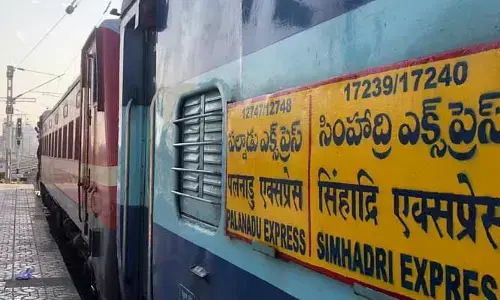 సింహాద్రి ఎక్స్‌ప్రెస్‌లో పొగలు.. ఆందోళనలో ప్రయాణికులు