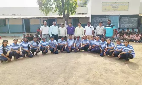 క్రీడలతో శారీరక, మానసికోల్లాసం : ఎంపీడీవో శ్ర‌వ‌ణ్ కుమార్