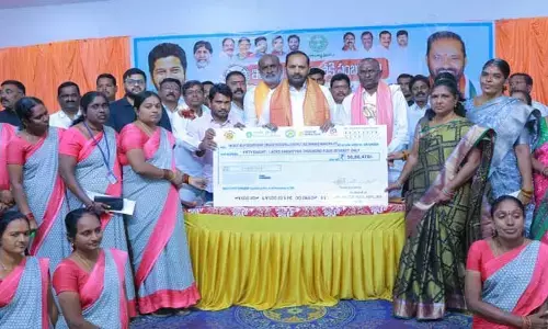 మహిళల సంక్షేమం కోసం వడ్డీ లేని రుణాలు : పెద్ద‌ప‌ల్లి ఎమ్మెల్యే విజ‌య ర‌మ‌ణారావు