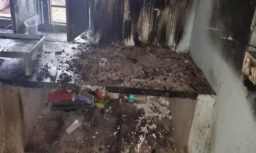 షార్ట్ సర్క్యూట్ తో కరీంనగర్ పాలకేంద్రం దగ్ధం
