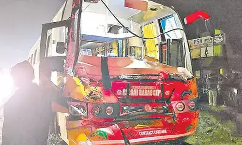 4 బస్సులు ఢీ.. 26 మందికి గాయాలు
