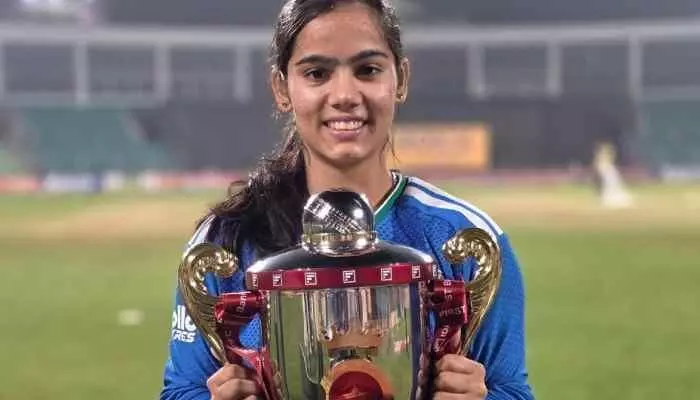 WPL 2026: ముంబై ఇండియన్స్ లోకి కొత్త ప్లేయర్ ఎంట్రీ WPL 2026: ముంబై ఇండియన్స్ లోకి కొత్త ప్లేయర్ ఎంట్రీ