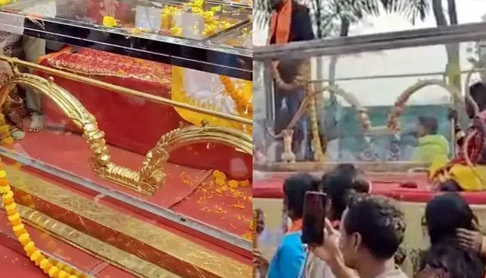 అయోధ్య బాలరామునికి భారీ స్వర్ణ ధనుస్సు అయోధ్య బాలరామునికి భారీ స్వర్ణ ధనుస్సు