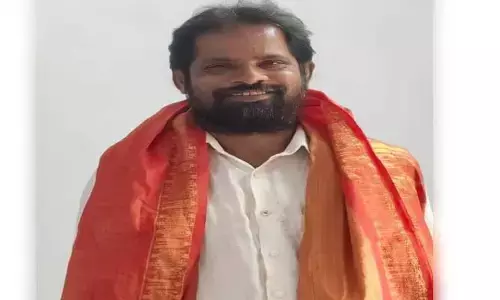 అనారోగ్యంతో చికిత్స పొందుతూ స‌ర్పంచ్ మృతి