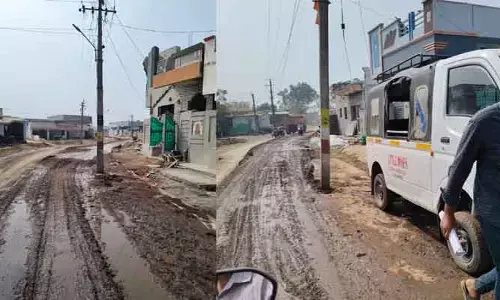 సీసీ రోడ్డు వేశారు.. క‌రెంట్ పోల్ తీయ‌డం మ‌రిచారు