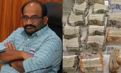 హన్మకొండ అదనపు కలెక్టర్ గా పని చేసిన వెంక‌ట్ రెడ్డి ఇంట్లో ఏసీబీ సోదాలు