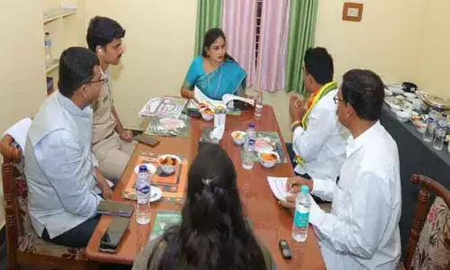 అన్ని శాఖలు సమన్వయంతో పని చేయాలి : హోంమంత్రి అనిత