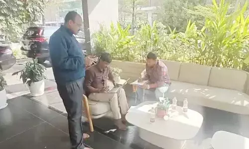 మంచి రేవుల‌లో ఏసీబీ త‌నిఖీలు