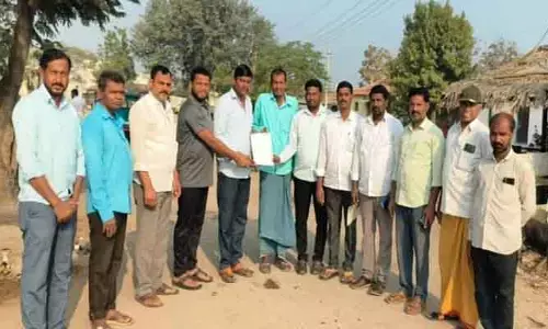 ల‌బ్దిదారుల‌కు సీఎం రిలీఫ్ ఫండ్ చెక్కుల పంపిణీ