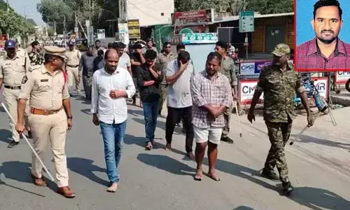 టీడీపీ కార్యకర్త హత్య: నిందితులను రోడ్డుపై నడిపిస్తూ కోర్టుకు తీసుకెళ్లిన పోలీసులు