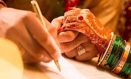 ప్రేమ వివాహం జంటలను వరించని లక్ష్మీదేవి.. పట్టించుకోని రేవంత్ సర్కార్