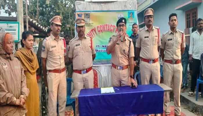 ప్రతి ఒక్కరు పోలీసులకు సహకరించాలి : మణుగూరు డీఎస్పీ రవీందర్ రెడ్డి ప్రతి ఒక్కరు పోలీసులకు సహకరించాలి : మణుగూరు డీఎస్పీ రవీందర్ రెడ్డి