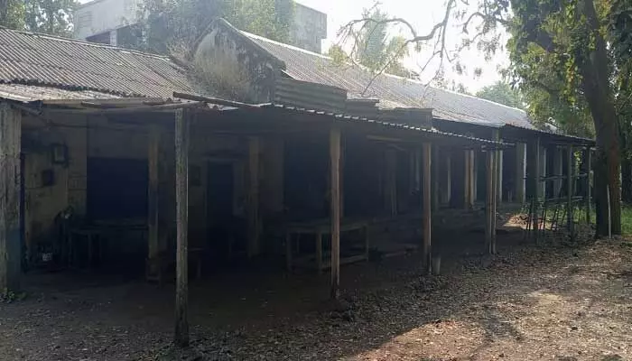 నాడు కళకళ.. నేడు వెలవెల నాడు కళకళ.. నేడు వెలవెల
