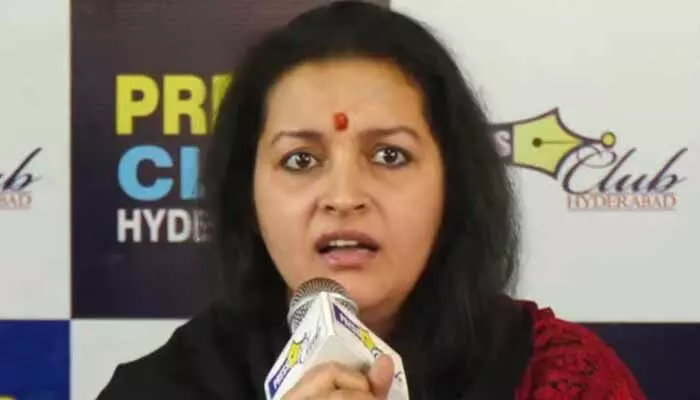 Renu Desai: నా పేరు చెప్పుకుని డబ్బులు సంపాదిస్తున్న వారికి శాపం తగులుతుంది.. రేణు దేశాయ్ సంచలన పోస్ట్ Renu Desai: నా పేరు చెప్పుకుని డబ్బులు సంపాదిస్తున్న వారికి శాపం తగులుతుంది.. రేణు దేశాయ్ సంచలన పోస్ట్
