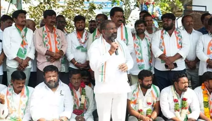‘పేదలకు ఉపాధి హామీ పథకాన్ని దూరం చేస్తున్నారు’: మంత్రి వాకిటి శ్రీహరి ‘పేదలకు ఉపాధి హామీ పథకాన్ని దూరం చేస్తున్నారు’: మంత్రి వాకిటి శ్రీహరి