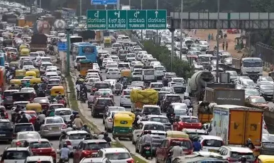 Traffic Index: ప్రపంచంలోనే ట్రాఫిక్ అత్యధికంగా ఉన్న రెండో నగరంగా బెంగళూరు Traffic Index: ప్రపంచంలోనే ట్రాఫిక్ అత్యధికంగా ఉన్న రెండో నగరంగా బెంగళూరు