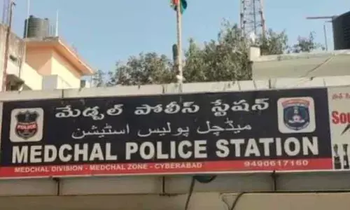 మద్యం మత్తులో గొడవ..గొడ్డలితో దాడి