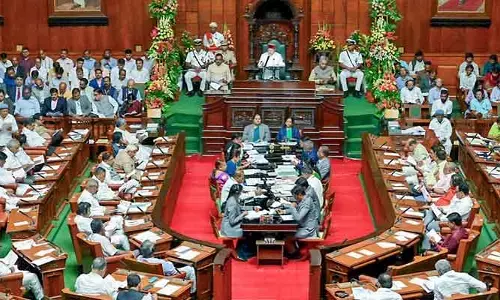 కర్ణాటక అసెంబ్లీ సమావేశాల్లో హైడ్రామా