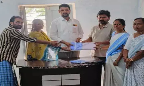 గ్రామ ఆరోగ్యానికి వెన్నెముక ఆశావ‌ర్క‌ర్లు : స‌ర్పంచ్ భూక్యా ర‌వీంద‌ర్ నాయ‌క్