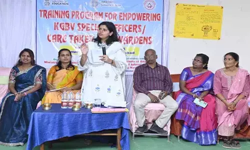 బాలికలను ప్రతిభావంతులుగా తీర్చిదిద్దాలి : క‌లెక్ట‌ర్ ఇలా త్రిపాఠి