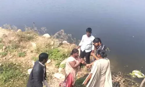 ఆత్మహత్య యత్నానికి పాల్పడిన యువతిని కాపాడిన పోచంపల్లి  పోలీసులు