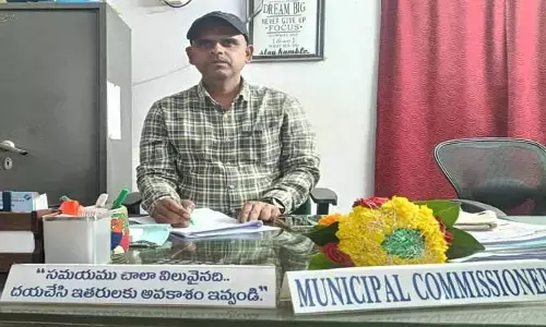 హుజూర్ నగర్ మున్సిపల్ కమిషనర్ గా  శ్రీనివాసులు