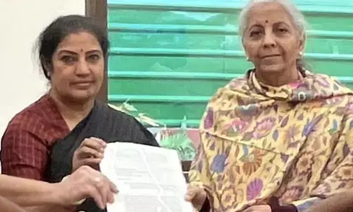 క్రెడిట్ కార్డుల వడ్డీపై గరిష్ట పరిమితి విధించండి.. నిర్మలా సీతారామన్‌కు పురంధేశ్వరి వినతి