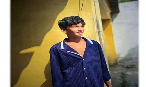 డివైడర్‌ను ఢీ కొని యువకుడి దుర్మరణం