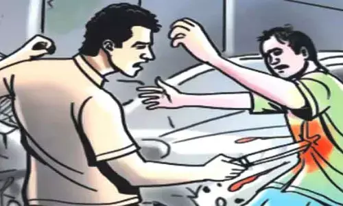 గంభీరావుపేటలో ప్రేమ వివాదం.. యువకుడి పై   కత్తితో దాడి