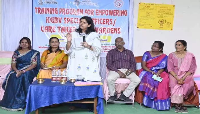 బాలికలను ప్రతిభావంతులుగా తీర్చిదిద్దాలి : కలెక్టర్ ఇలా త్రిపాఠి బాలికలను ప్రతిభావంతులుగా తీర్చిదిద్దాలి : కలెక్టర్ ఇలా త్రిపాఠి