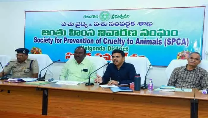 జంతువుల సంరక్షణకు ప్రత్యేక ప్రాధాన్యత ఇవ్వాలి : కలెక్టర్ బి. చంద్రశేఖర్ జంతువుల సంరక్షణకు ప్రత్యేక ప్రాధాన్యత ఇవ్వాలి : కలెక్టర్ బి. చంద్రశేఖర్