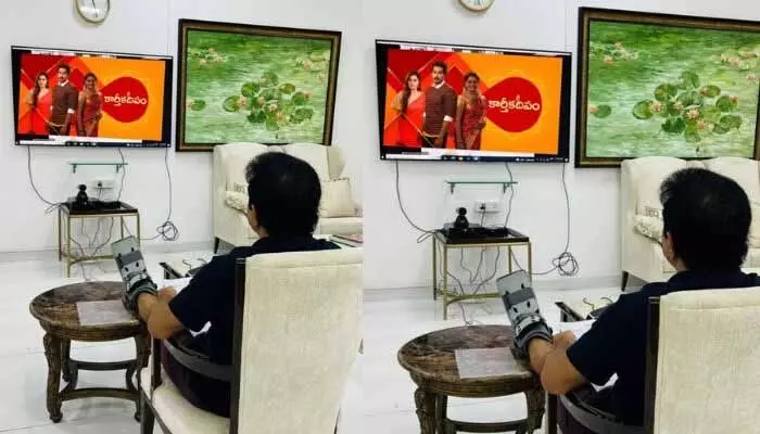 కార్యకర్తలను కలవకుండా కార్తీకదీపం.. కేటీఆర్పై కవిత సోషల్ మీడియా ట్రోలింగ్ కార్యకర్తలను కలవకుండా కార్తీకదీపం.. కేటీఆర్పై కవిత సోషల్ మీడియా ట్రోలింగ్
