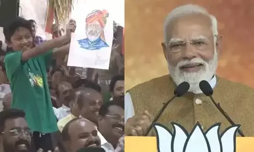 అంతసేపు నిల్చుంటే అలసిపోతావు నాన్నా.. చిన్నారిపై ప్రధాని మోడీ ఆప్యాయత.. వైరల్