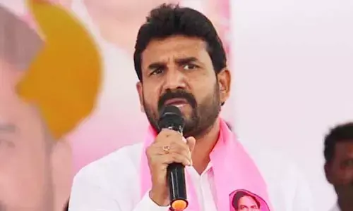 మాజీ ఎమ్మెల్యే మెతుకు ఆనంద్‌కు నోటీసులు