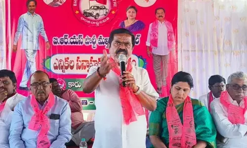 మూడు మున్సిపాలిటీల‌లో గులాబీ జెండా ఎగ‌రాలి :  మాజీ ఎమ్మెల్యే రామ్మోహ‌న్ రెడ్డి