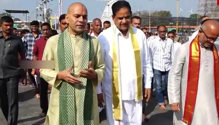 తిరుమలలో రథసప్తమికి ఏర్పాట్లు.. పర్యవేక్షించిన చైర్మన్, ఈవో, ఏఈవో తిరుమలలో రథసప్తమికి ఏర్పాట్లు.. పర్యవేక్షించిన చైర్మన్, ఈవో, ఏఈవో